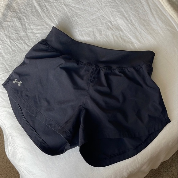 Black under armour running shorts - Picture 2 of 2
